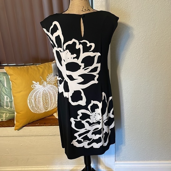London Style black and white floral dress - NWT. - Picture 5 of 9